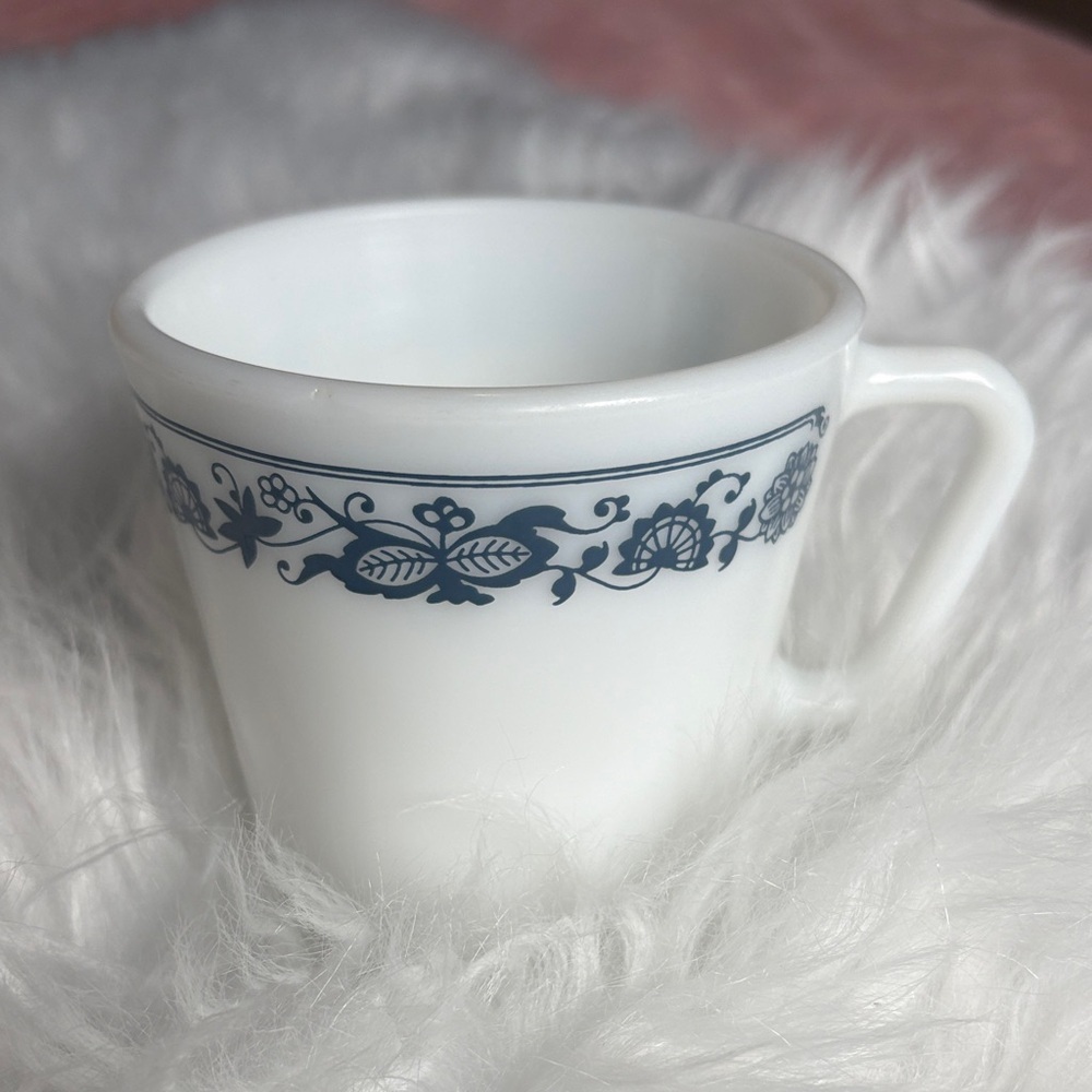 Vintage Pyrex Old Town Milk Mugs Set - Picture 2 of 4